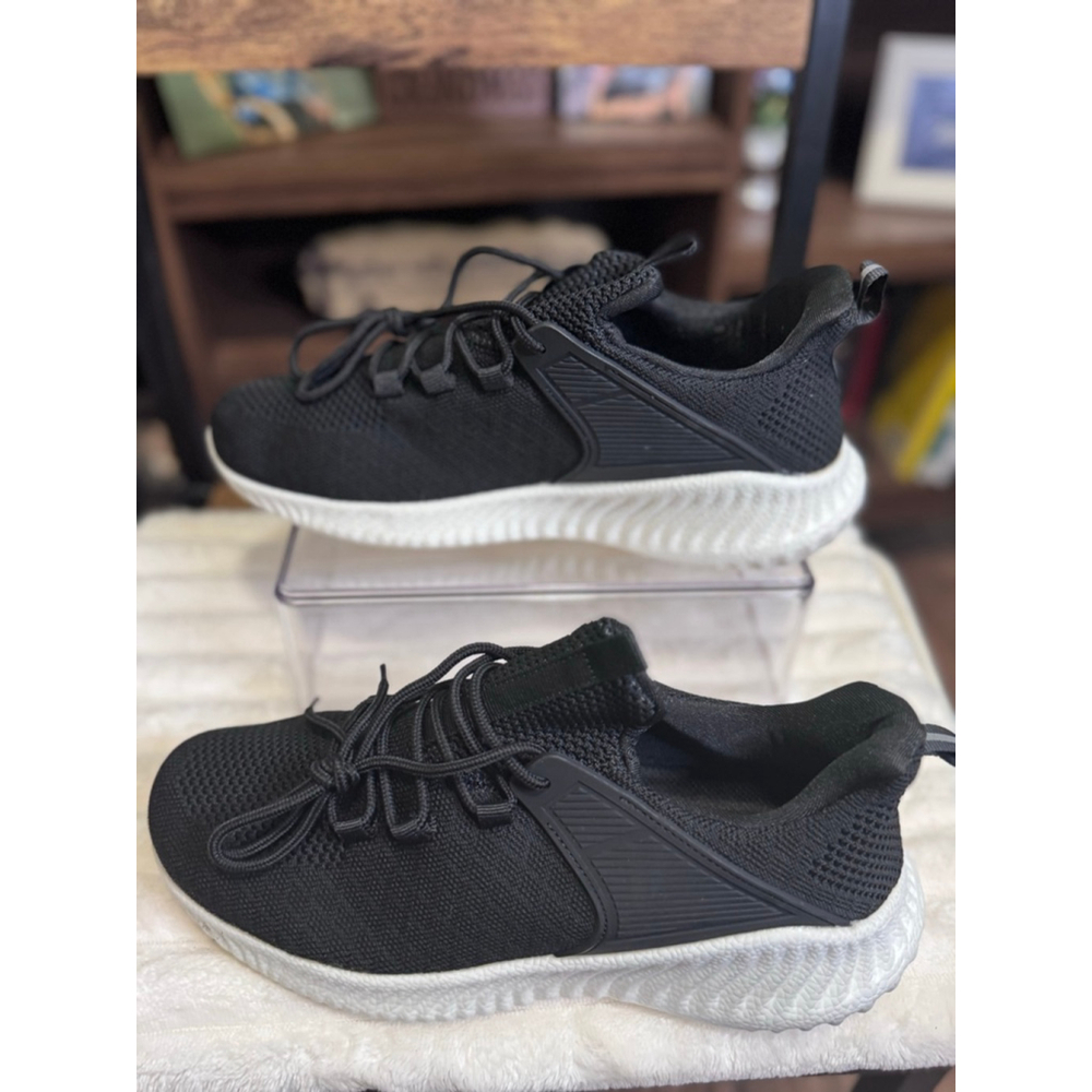 Women's Unbranded Black & White Athletic Sneakers US 10